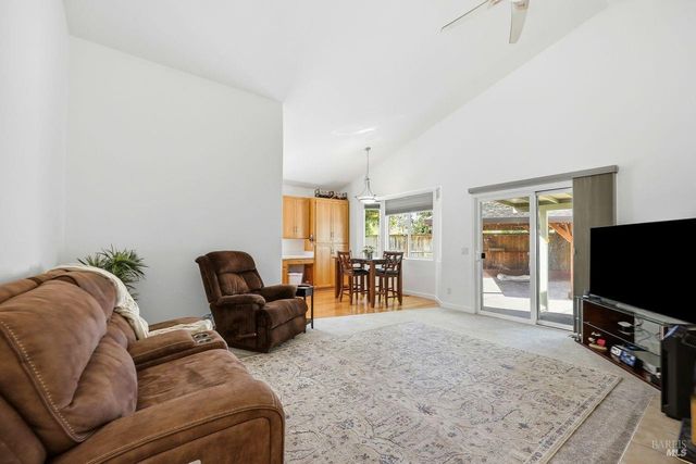 164 Fulton Pl, Windsor, CA 95492