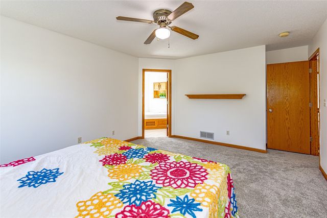 2008 Fox Trail Drive NE, Cedar Rapids, IA 52402