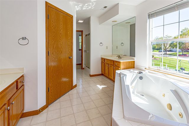 2008 Fox Trail Drive NE, Cedar Rapids, IA 52402