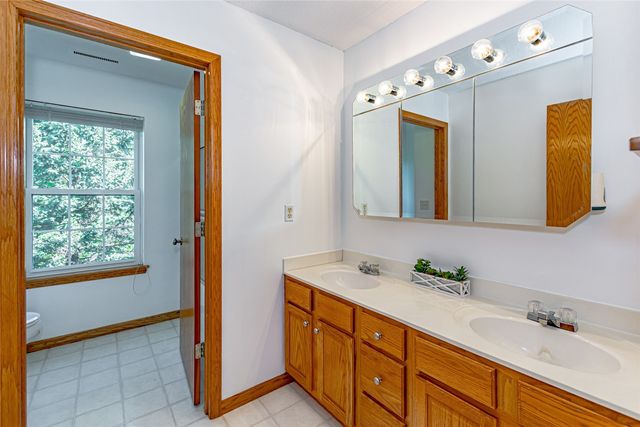 2008 Fox Trail Drive NE, Cedar Rapids, IA 52402