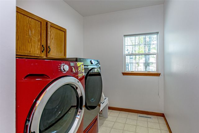 2008 Fox Trail Drive NE, Cedar Rapids, IA 52402