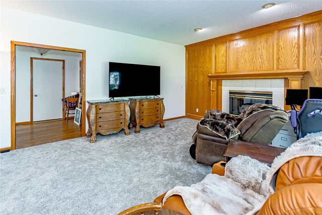 2008 Fox Trail Drive NE, Cedar Rapids, IA 52402