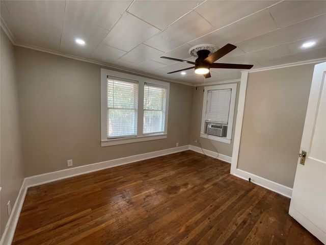 2012 Sanquinet Street, Fort Worth, TX 76107