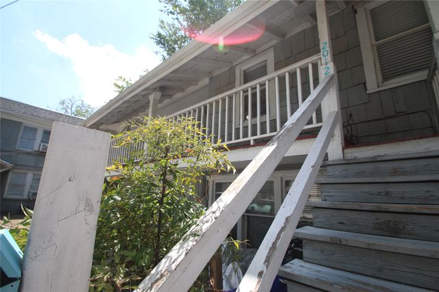 2012 Sanquinet Street, Fort Worth, TX 76107
