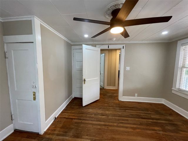 2012 Sanquinet Street, Fort Worth, TX 76107