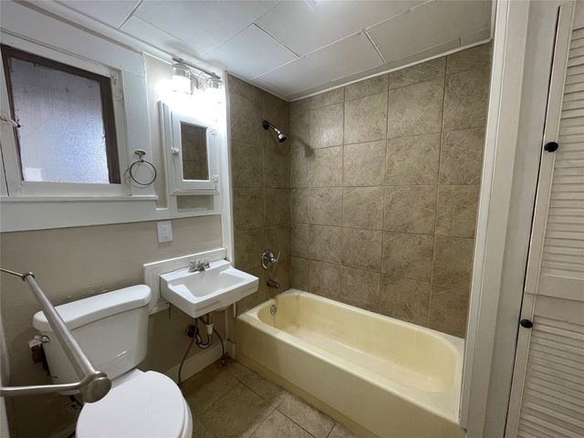 2012 Sanquinet Street, Fort Worth, TX 76107