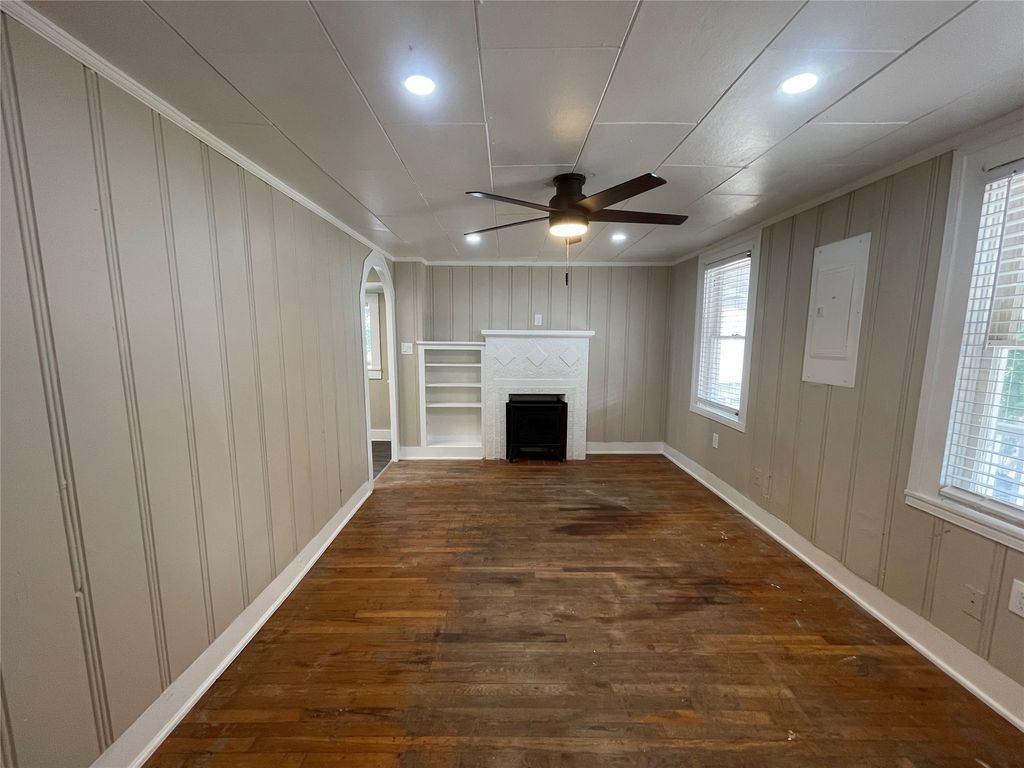 2012 Sanquinet Street, Fort Worth, TX 76107