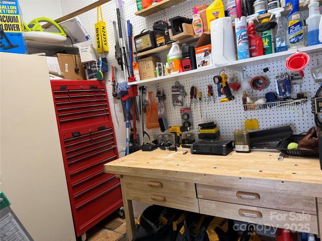 225 Kings Creek Court NE, Concord, NC 28025