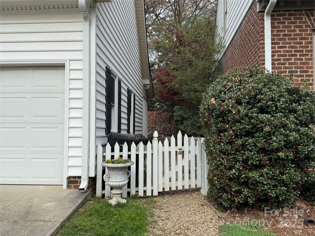 225 Kings Creek Court NE, Concord, NC 28025