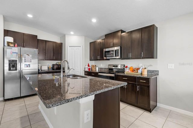 889 CALICO SCALLOP STREET, Ruskin, FL 33570