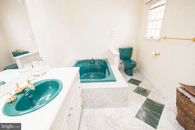 24 ROSE APPLE RD, Levittown, PA 19056