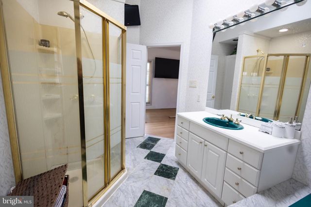 24 ROSE APPLE RD, Levittown, PA 19056