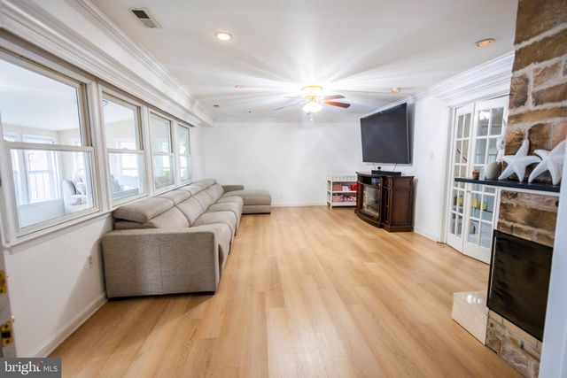 24 ROSE APPLE RD, Levittown, PA 19056