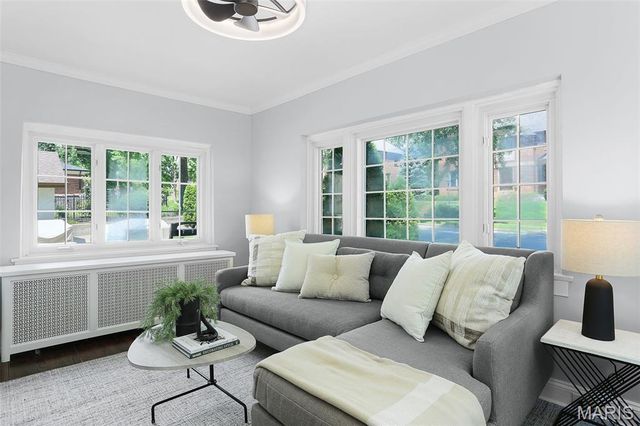 7401 Oxford Drive, St Louis, MO 63105