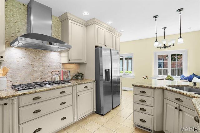 7401 Oxford Drive, St Louis, MO 63105
