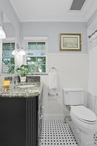 7401 Oxford Drive, St Louis, MO 63105
