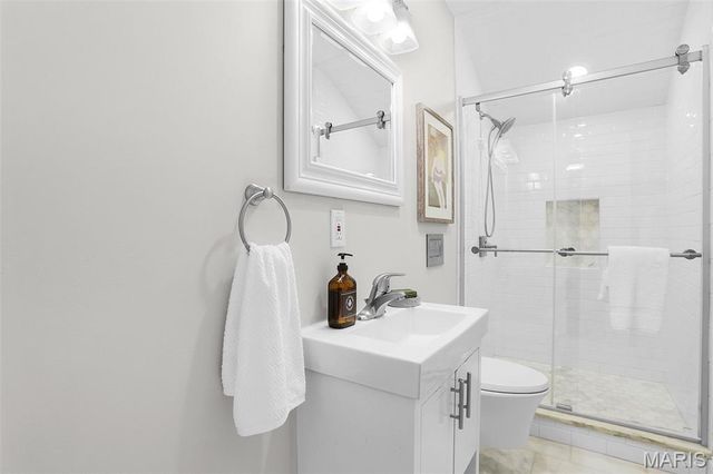 7401 Oxford Drive, St Louis, MO 63105