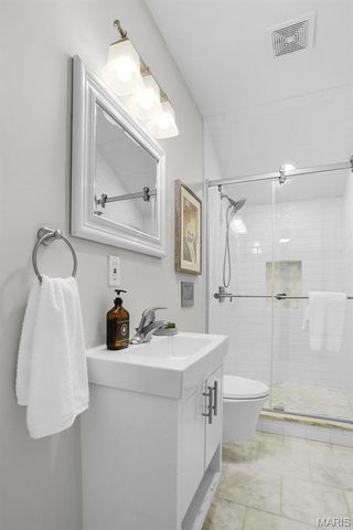 7401 Oxford Drive, St Louis, MO 63105