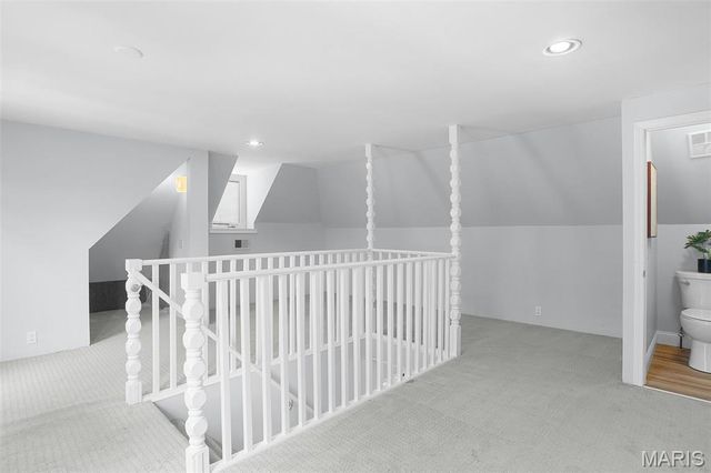 7401 Oxford Drive, St Louis, MO 63105