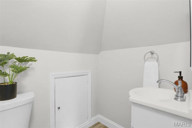 7401 Oxford Drive, St Louis, MO 63105