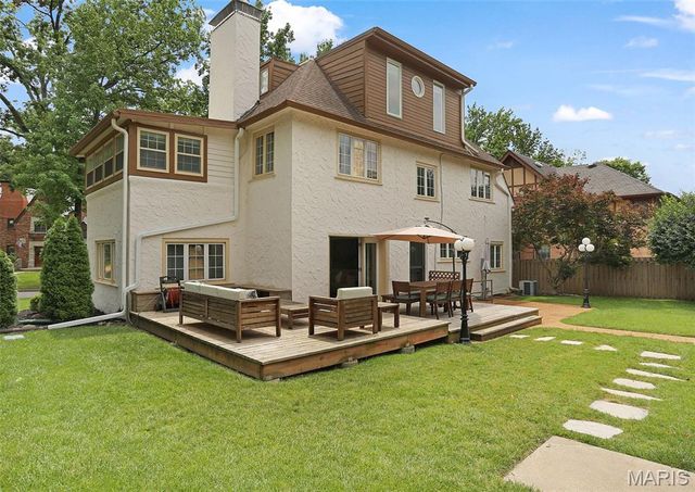 7401 Oxford Drive, St Louis, MO 63105