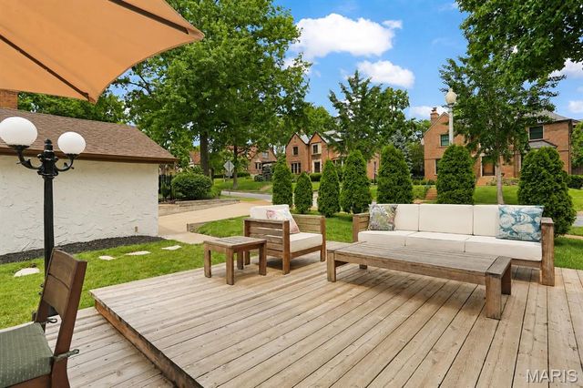7401 Oxford Drive, St Louis, MO 63105