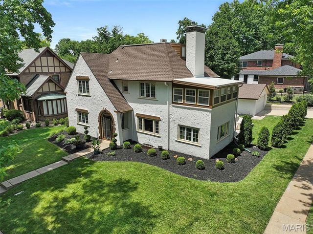 7401 Oxford Drive, St Louis, MO 63105