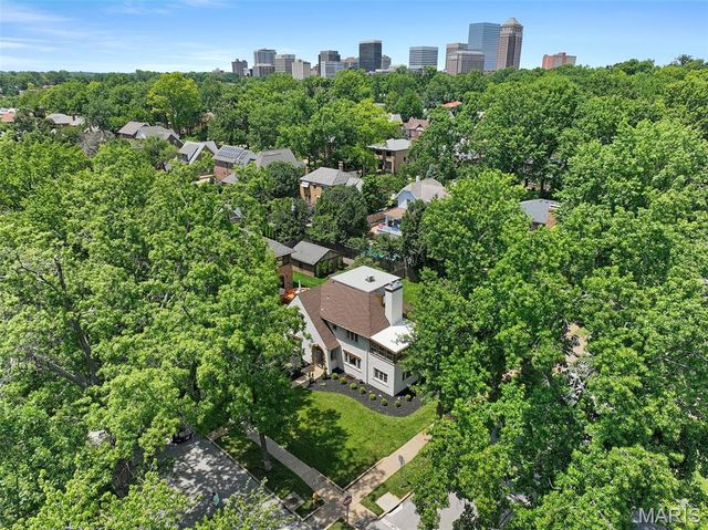 7401 Oxford Drive, St Louis, MO 63105
