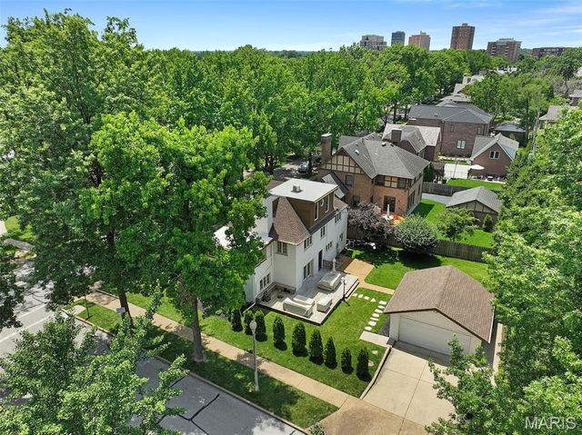 7401 Oxford Drive, St Louis, MO 63105