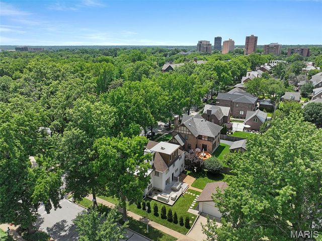 7401 Oxford Drive, St Louis, MO 63105