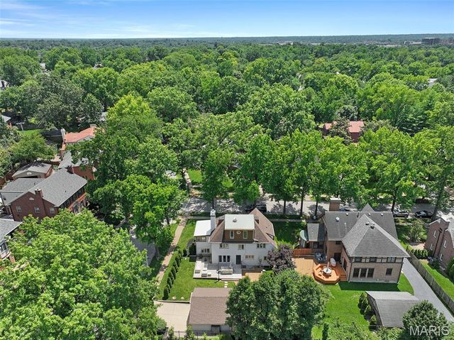7401 Oxford Drive, St Louis, MO 63105