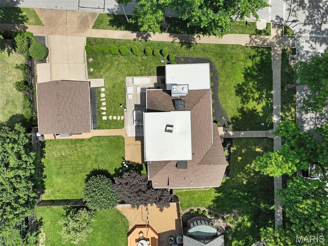7401 Oxford Drive, St Louis, MO 63105
