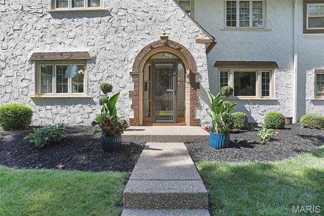 7401 Oxford Drive, St Louis, MO 63105