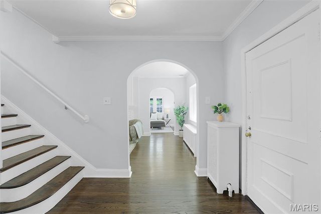7401 Oxford Drive, St Louis, MO 63105