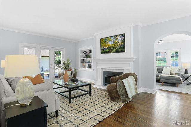 7401 Oxford Drive, St Louis, MO 63105