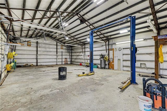 12120 SE West Road, Edgerton, MO 64444