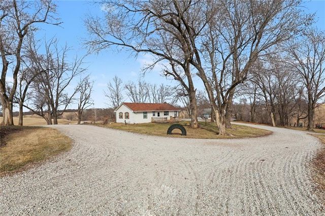 12120 SE West Road, Edgerton, MO 64444