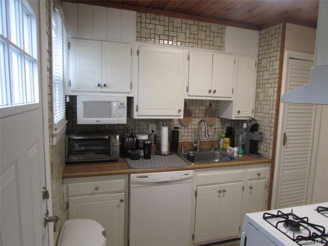 90 Paggi Terrace, Wappingers Falls, NY 12590