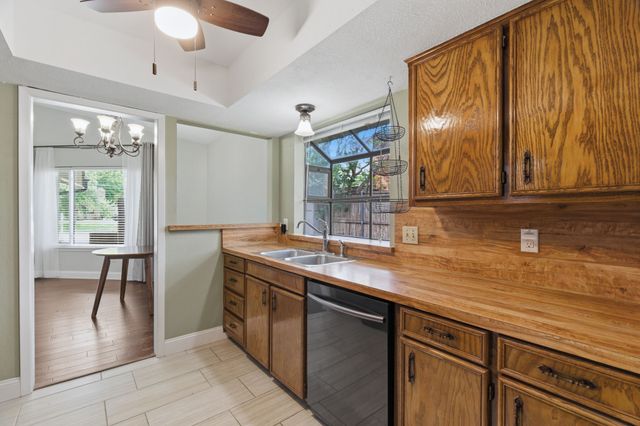 633 Hunters Glen Street, Lewisville, TX 75067