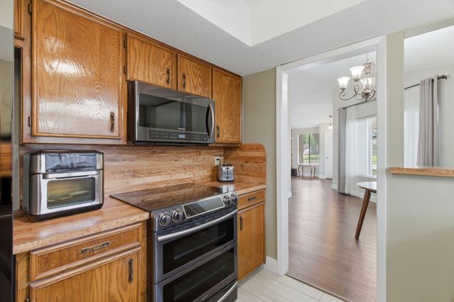 633 Hunters Glen Street, Lewisville, TX 75067