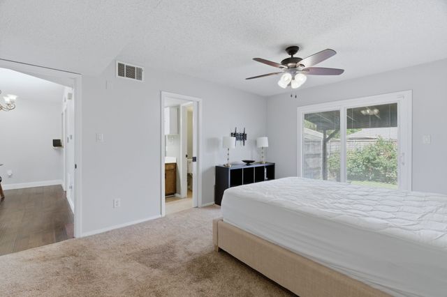 633 Hunters Glen Street, Lewisville, TX 75067
