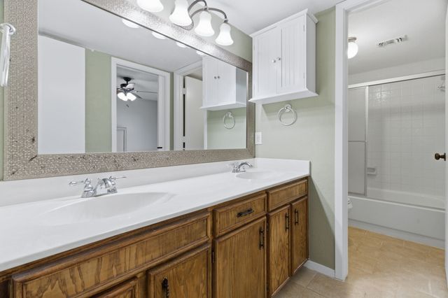 633 Hunters Glen Street, Lewisville, TX 75067