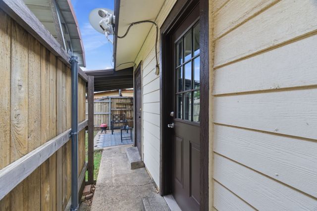 633 Hunters Glen Street, Lewisville, TX 75067