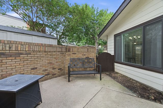 633 Hunters Glen Street, Lewisville, TX 75067
