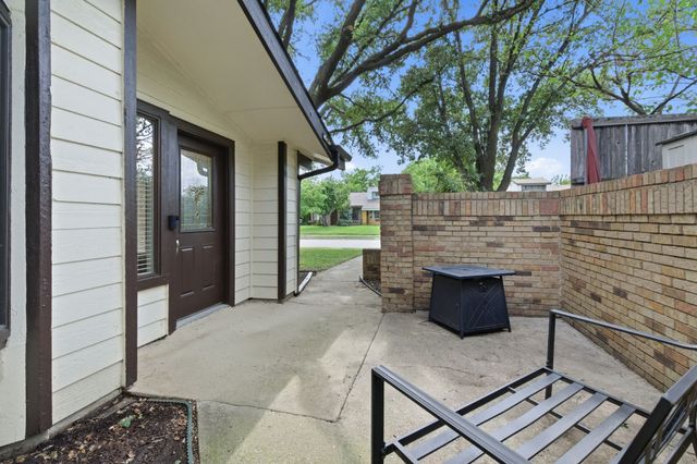 633 Hunters Glen Street, Lewisville, TX 75067