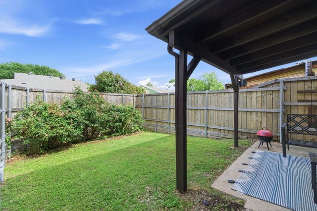 633 Hunters Glen Street, Lewisville, TX 75067