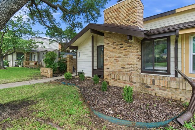 633 Hunters Glen Street, Lewisville, TX 75067