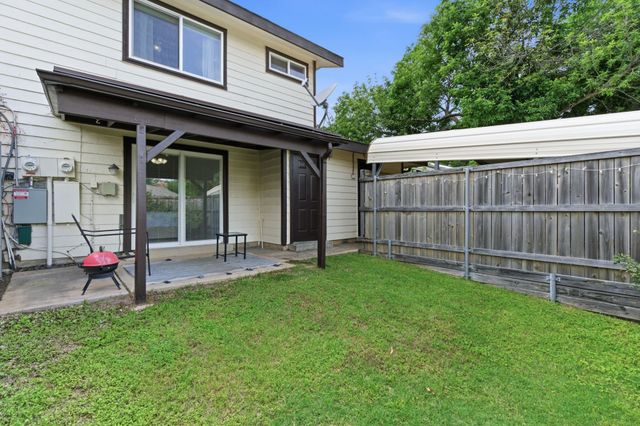 633 Hunters Glen Street, Lewisville, TX 75067