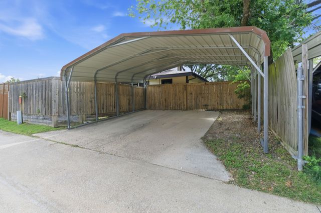 633 Hunters Glen Street, Lewisville, TX 75067