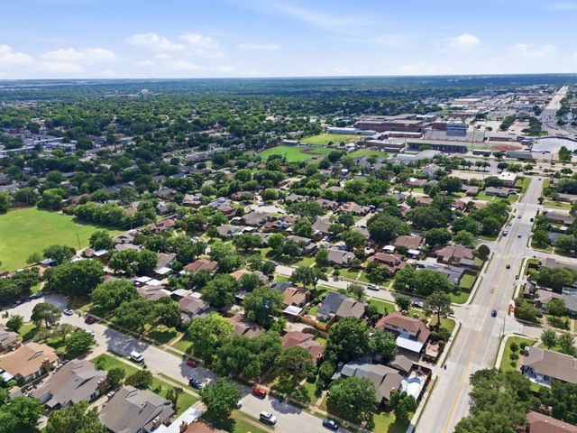 633 Hunters Glen Street, Lewisville, TX 75067